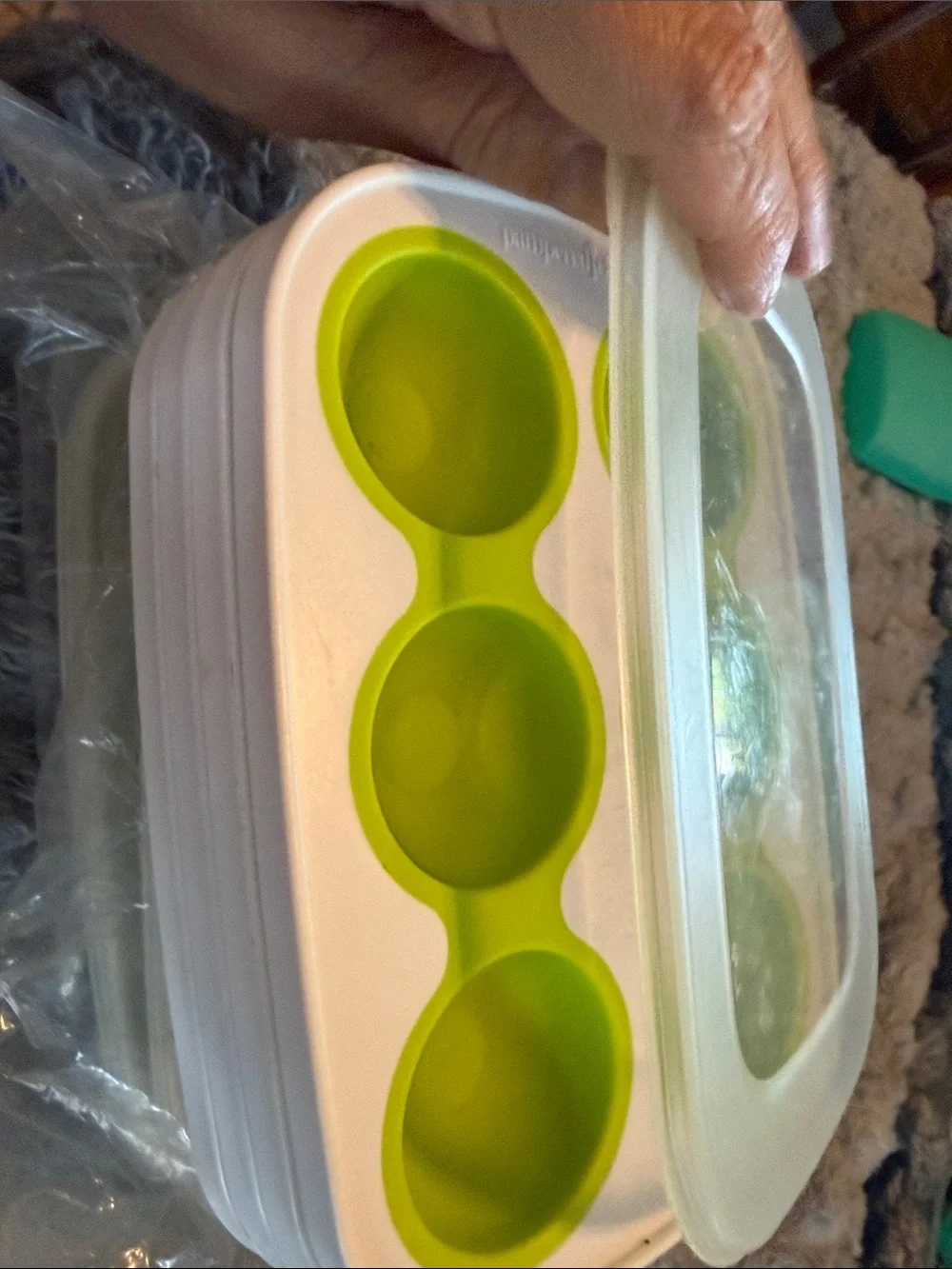 The Pampered Chef Herb Freezer Tray in Lime Green and White